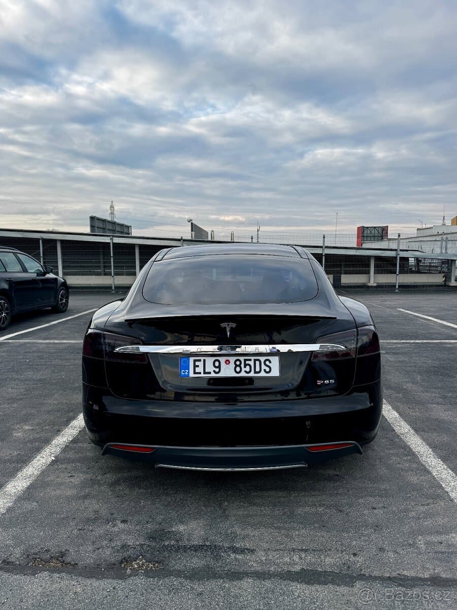 2013 Tesla MODEL S - 4