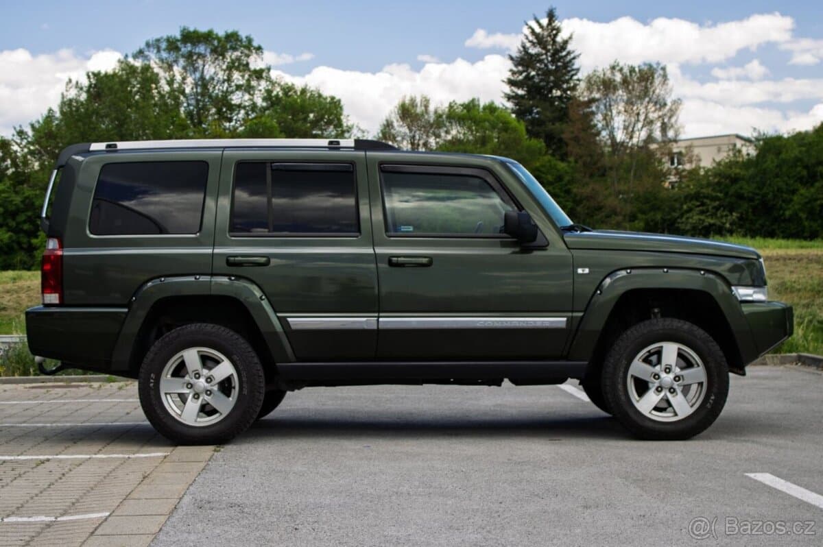 2009 Jeep COMMANDER - 4