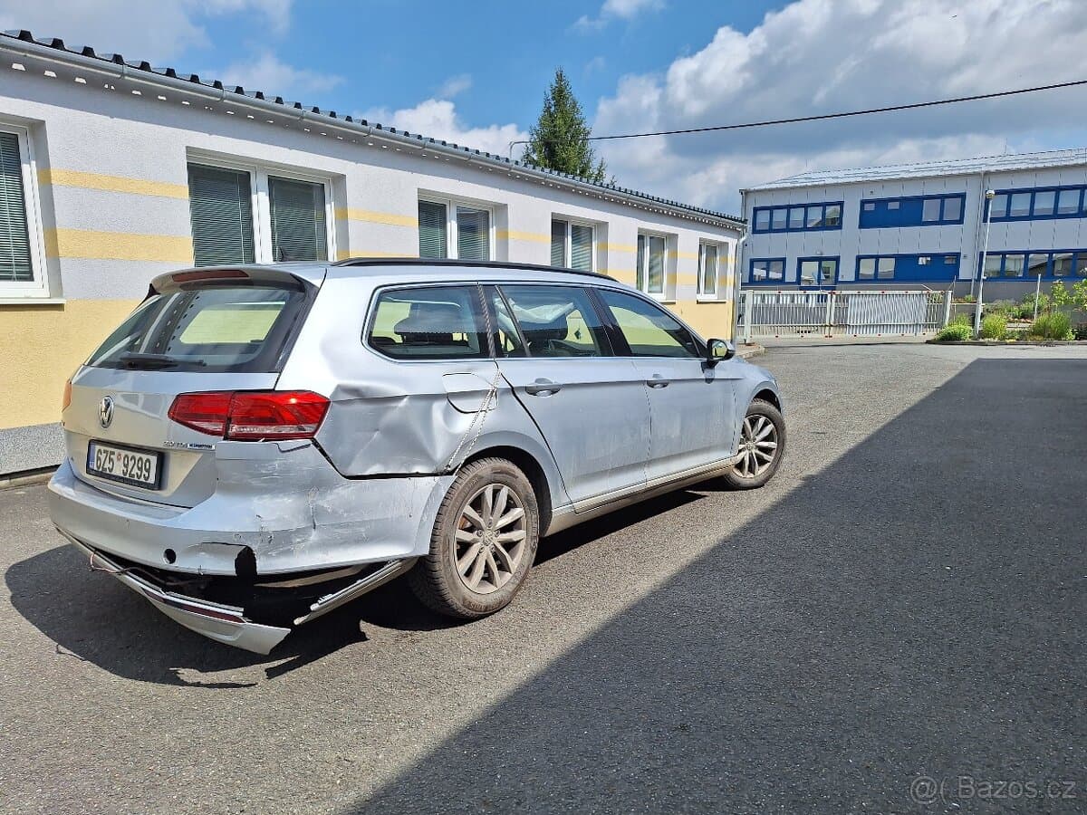 2015 Volkswagen PASSAT - 4