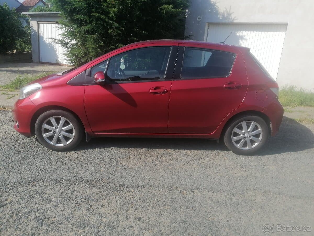 2012 Toyota YARIS - 4