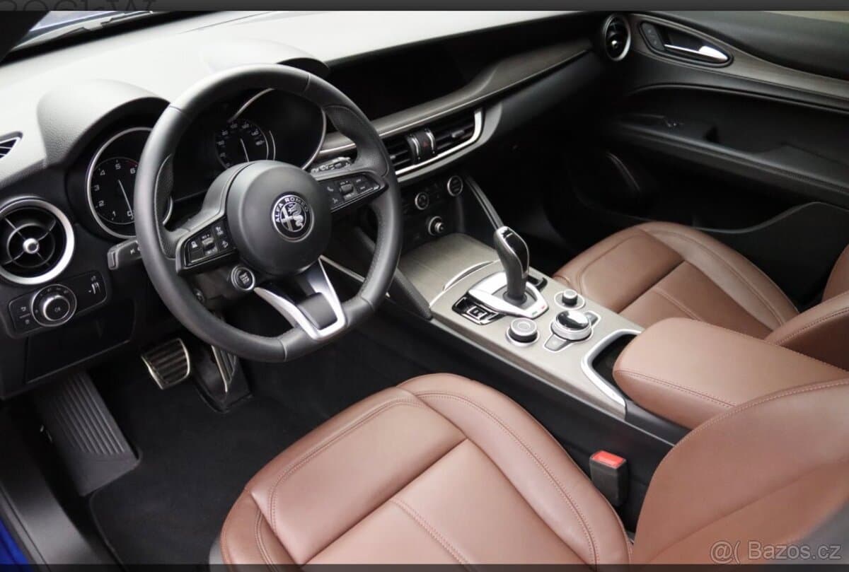 2023 Alfa Romeo STELVIO - 4