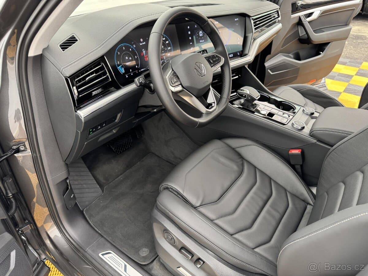 2025 Volkswagen TOUAREG - 4