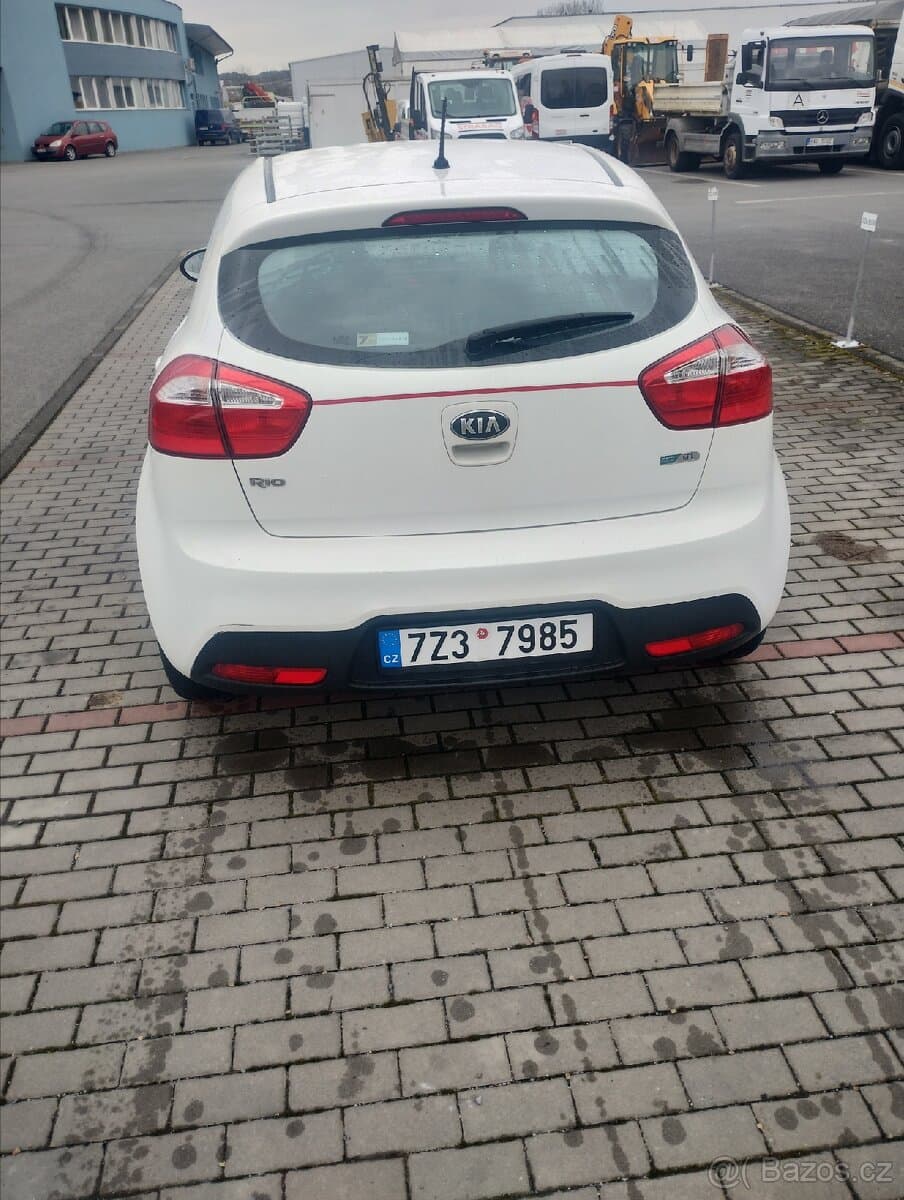 2015 Kia RIO - 4