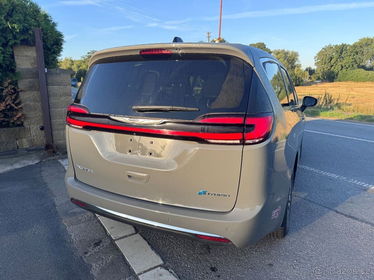 2023 Chrysler PACIFICA - 4