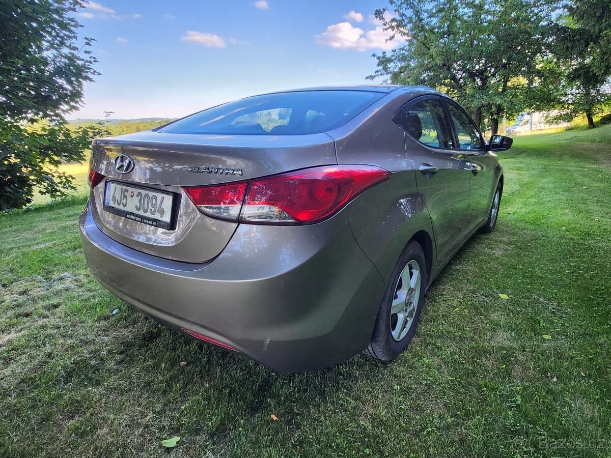 2012 Hyundai ELANTRA - 4
