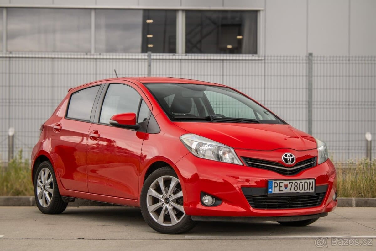 2011 Toyota YARIS - 4