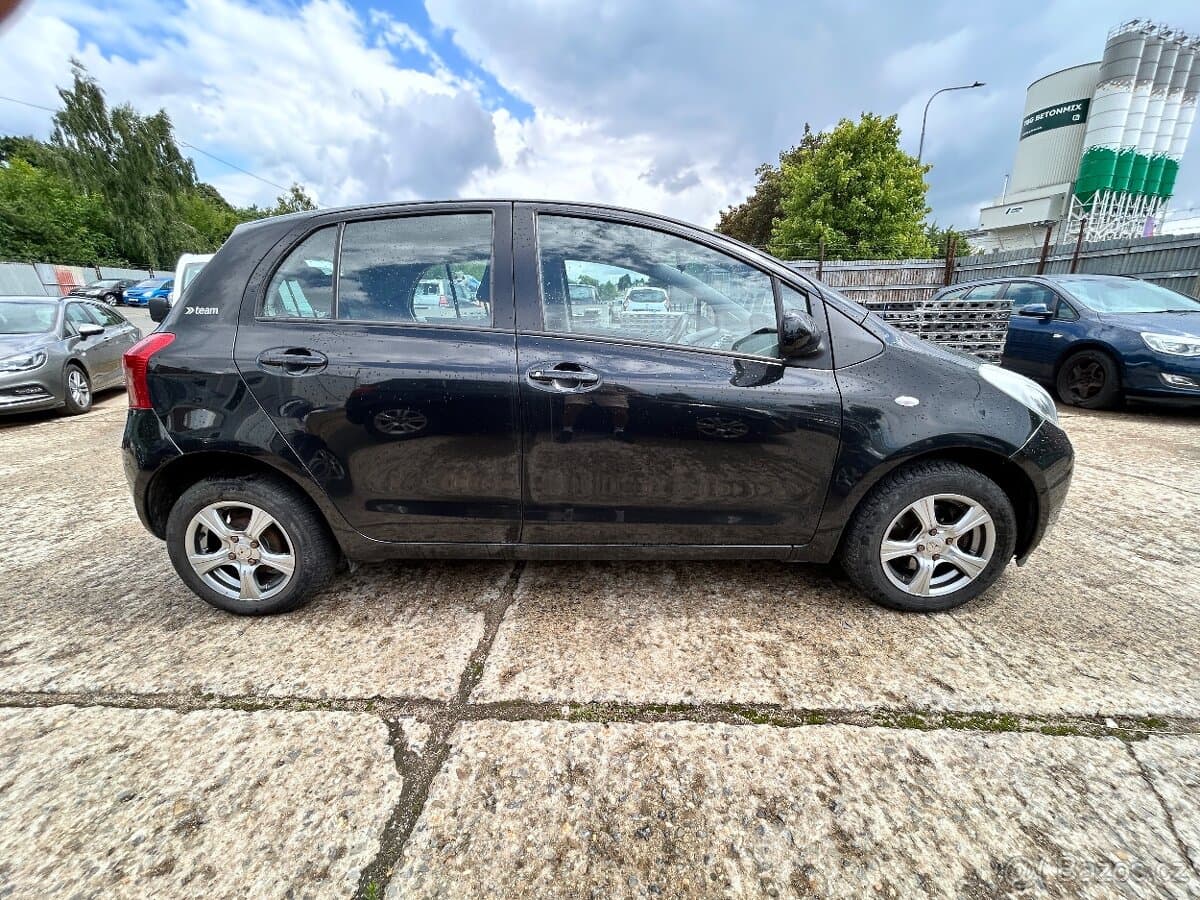 2009 Toyota YARIS - 4