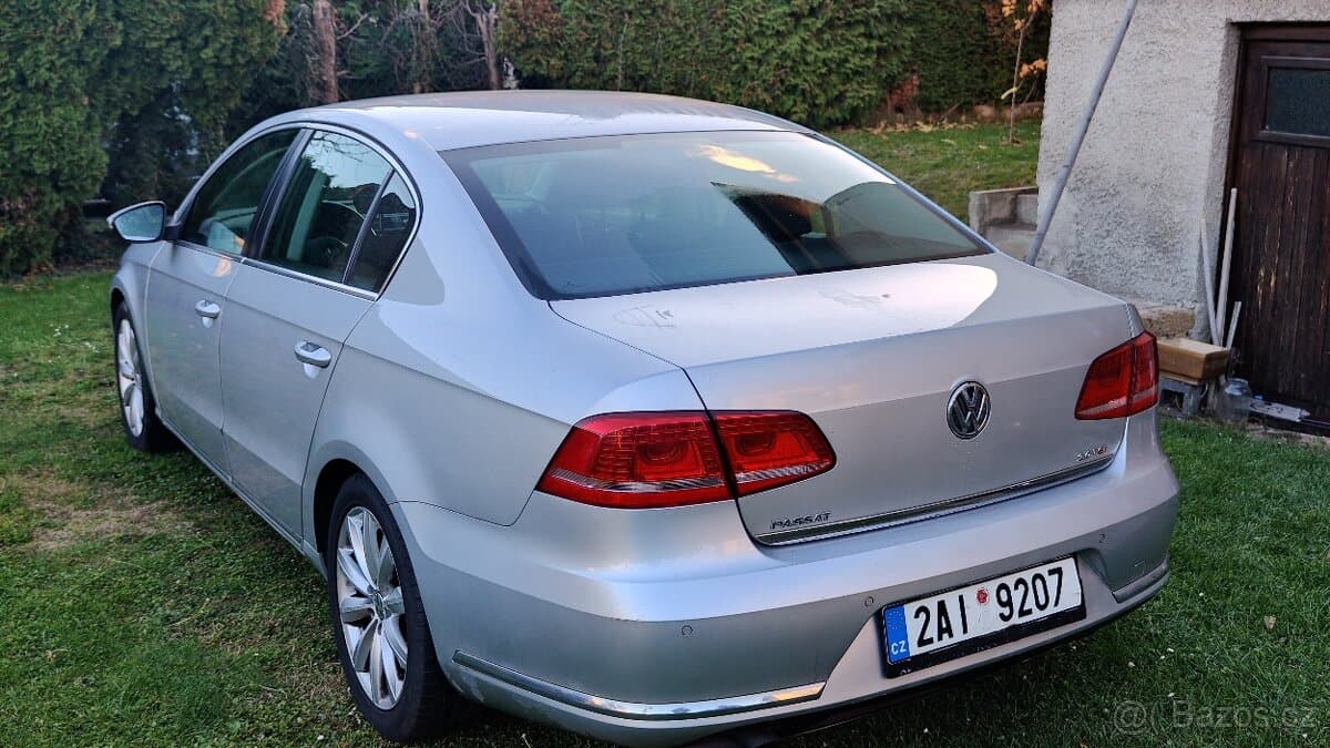 2011 Volkswagen PASSAT - 4