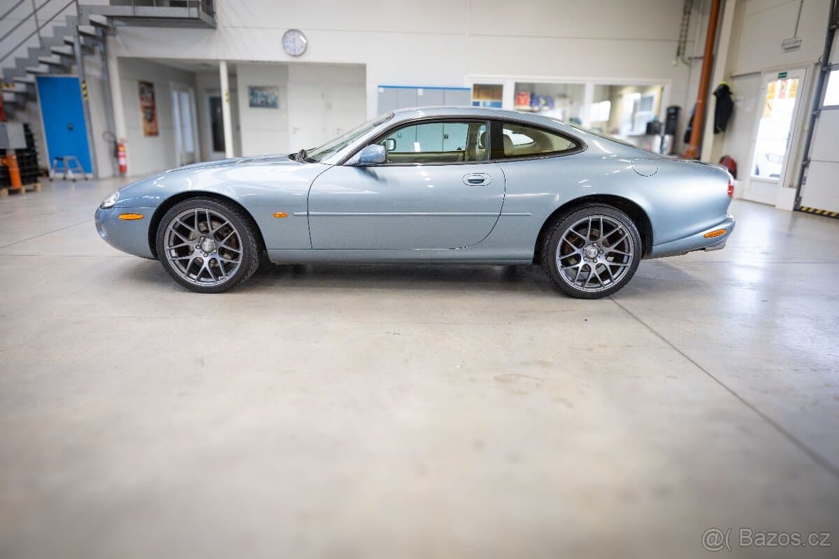 2002 Jaguar XK - 4