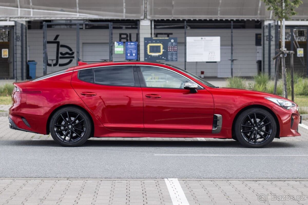 2019 Kia STINGER - 4