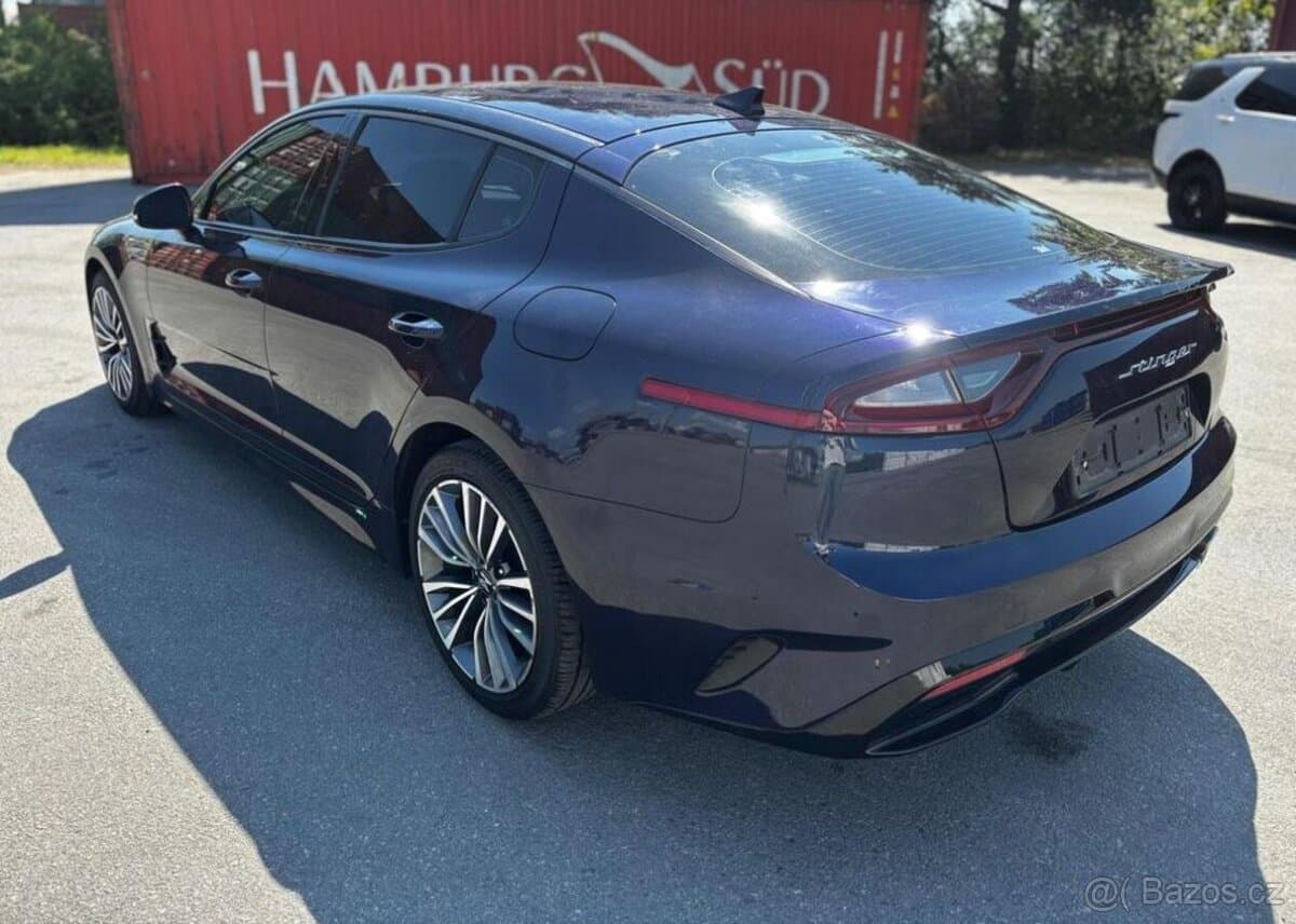 2018 Kia STINGER - 4