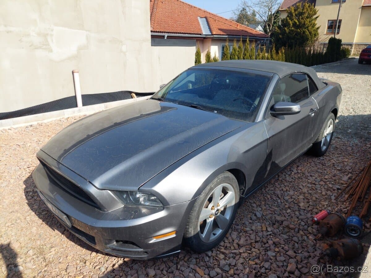 2013 Ford MUSTANG - 4