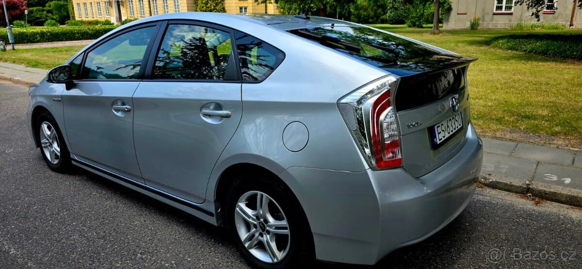 2015 Toyota PRIUS - 4
