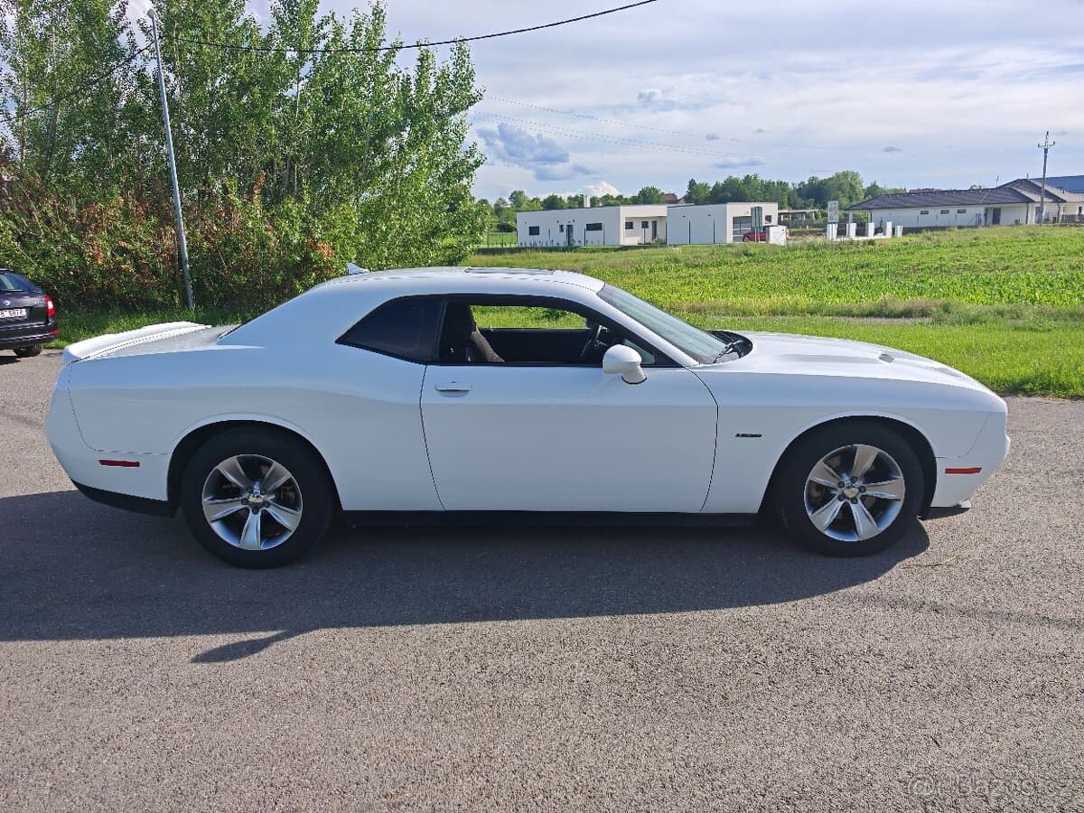 2017 Dodge CHALLENGER - 4