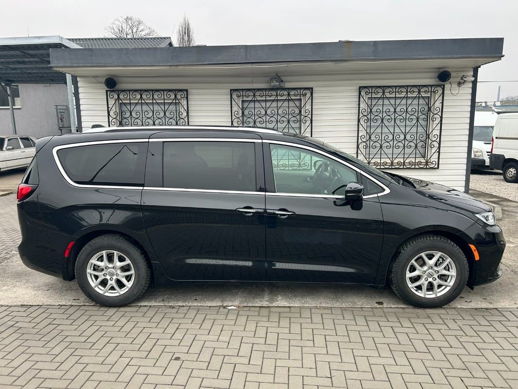 2021 Chrysler PACIFICA - 4
