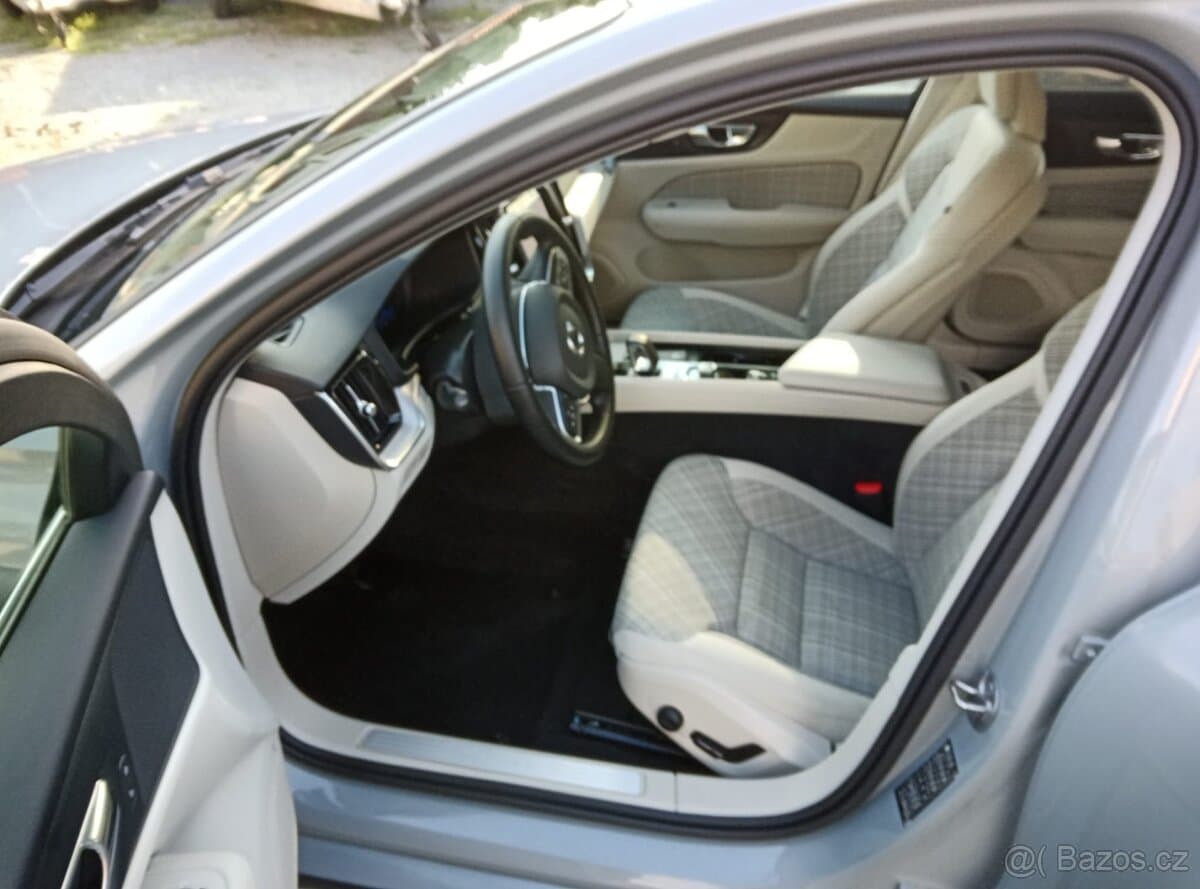 2024 Volvo V60 - 4