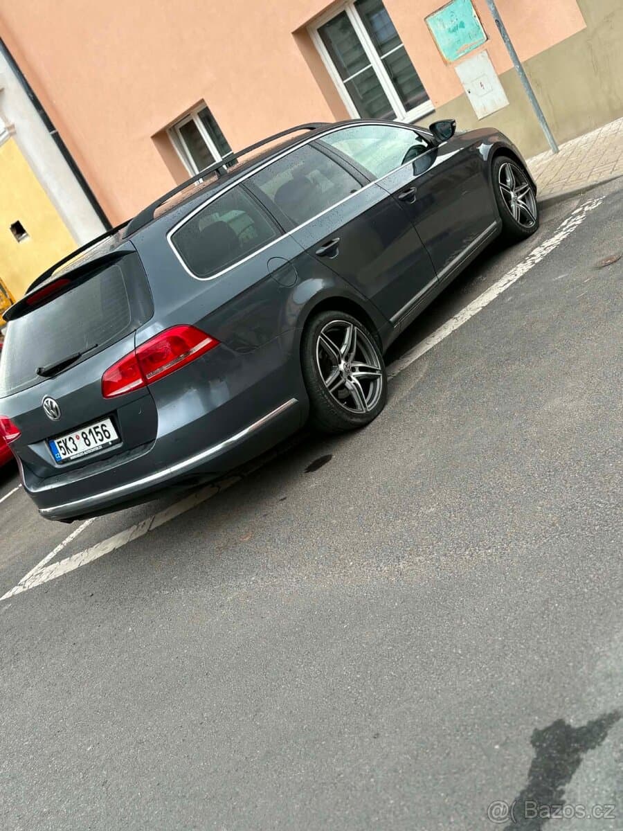 2011 Volkswagen PASSAT - 4