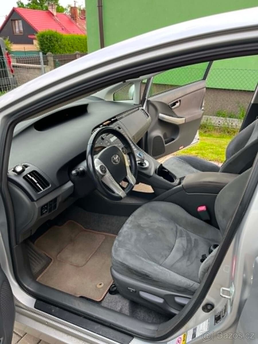 2010 Toyota PRIUS - 4