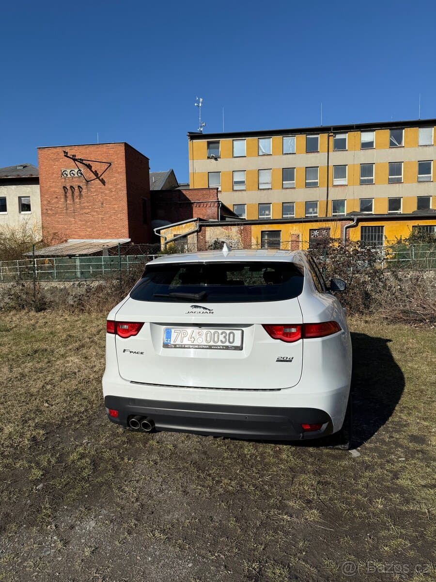 2017 Jaguar F-PACE - 4
