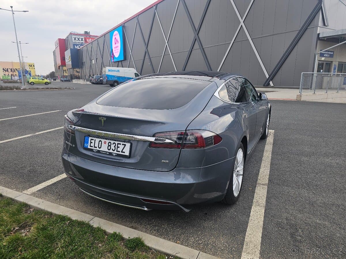 Tesla MODEL S - 4