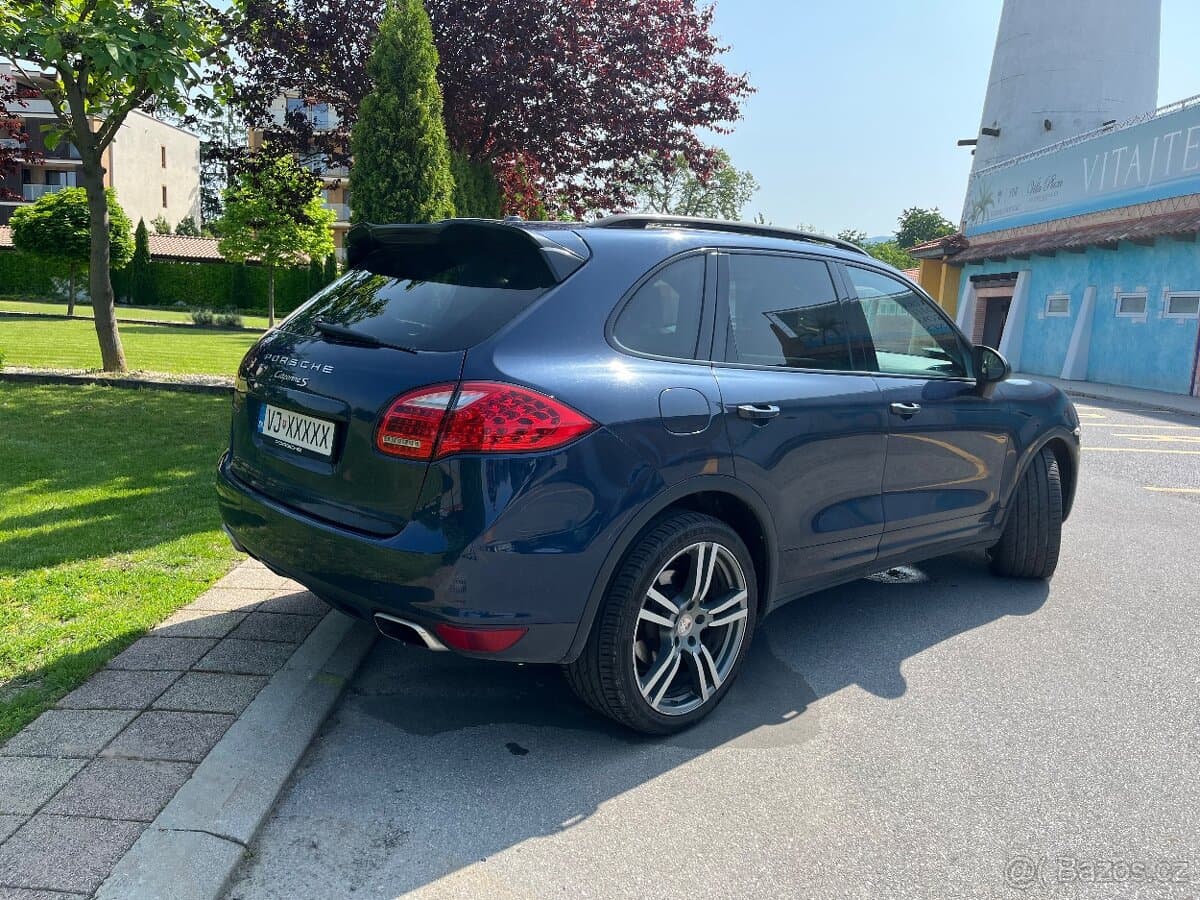 2012 Porsche CAYENNE - 4
