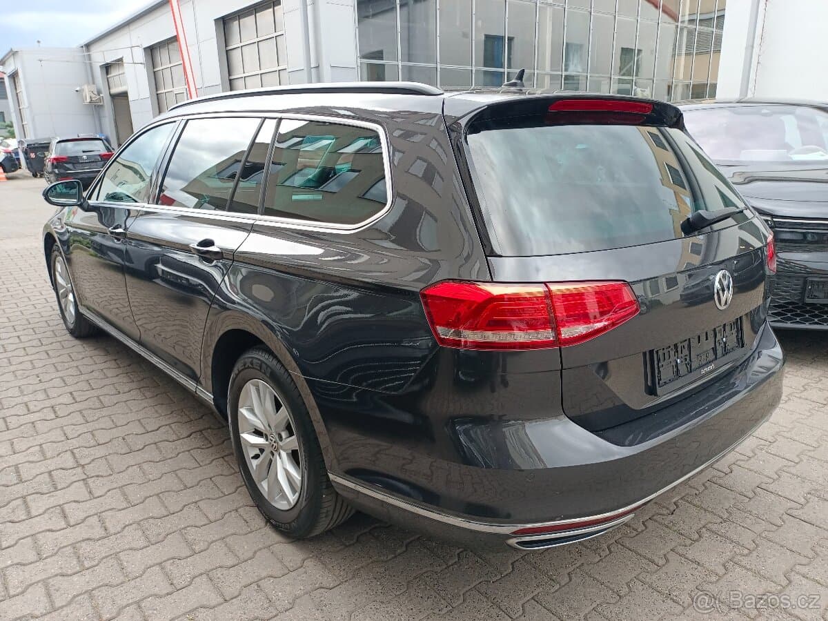 2019 Volkswagen PASSAT - 4