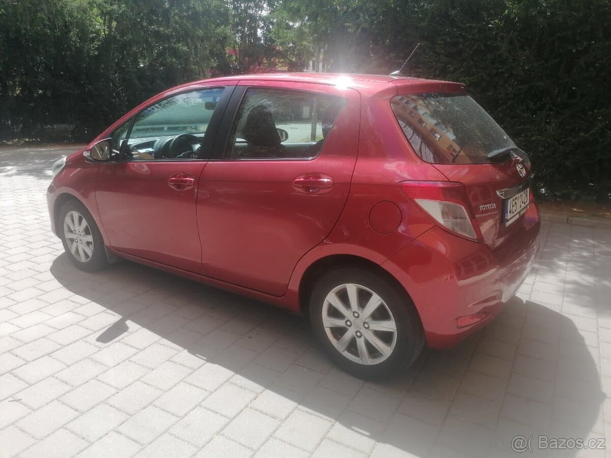 2012 Toyota YARIS - 4