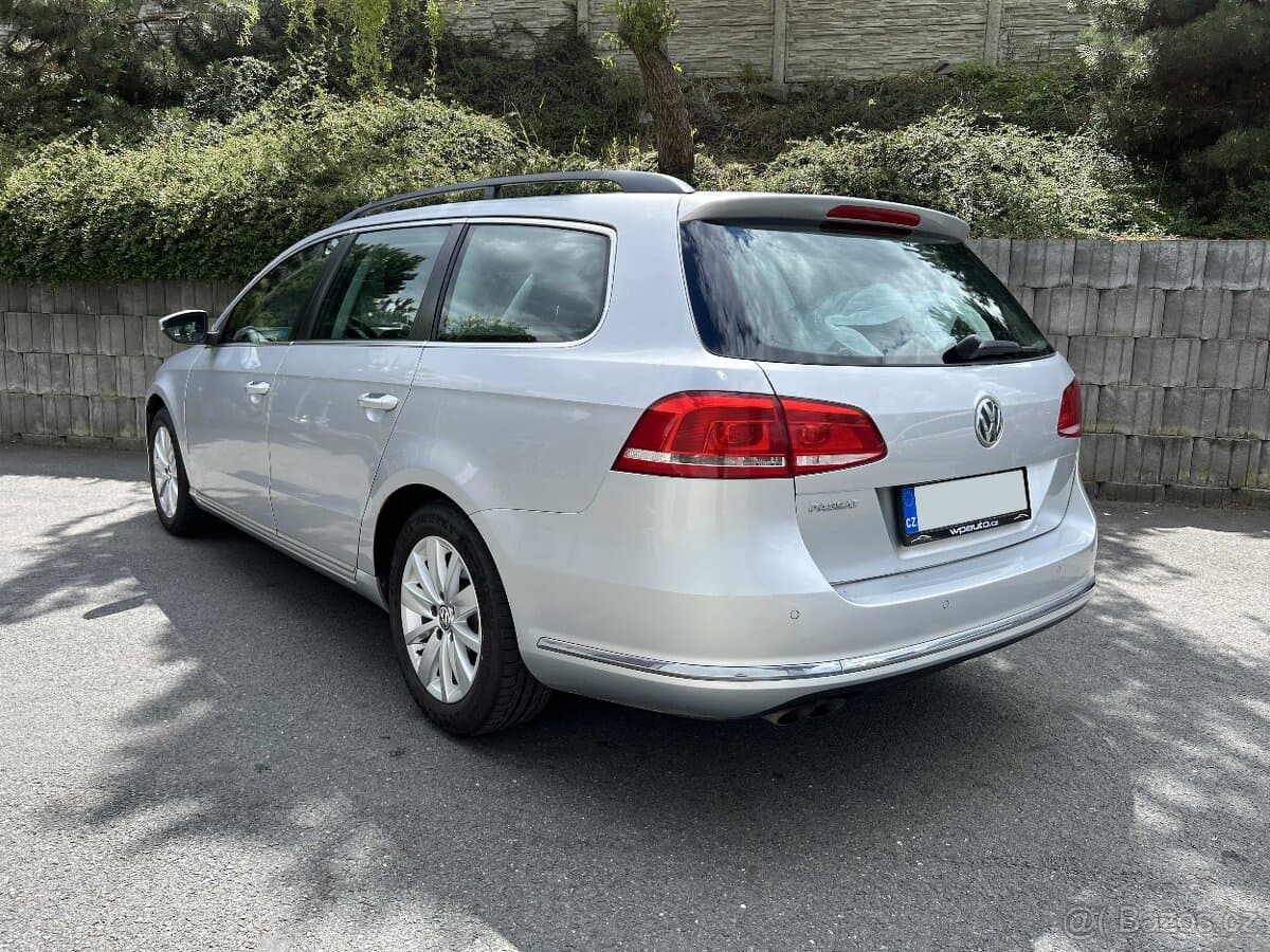 2011 Volkswagen PASSAT - 4