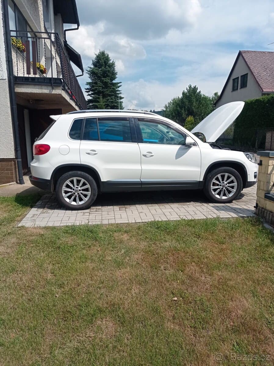2012 Volkswagen TIGUAN - 4