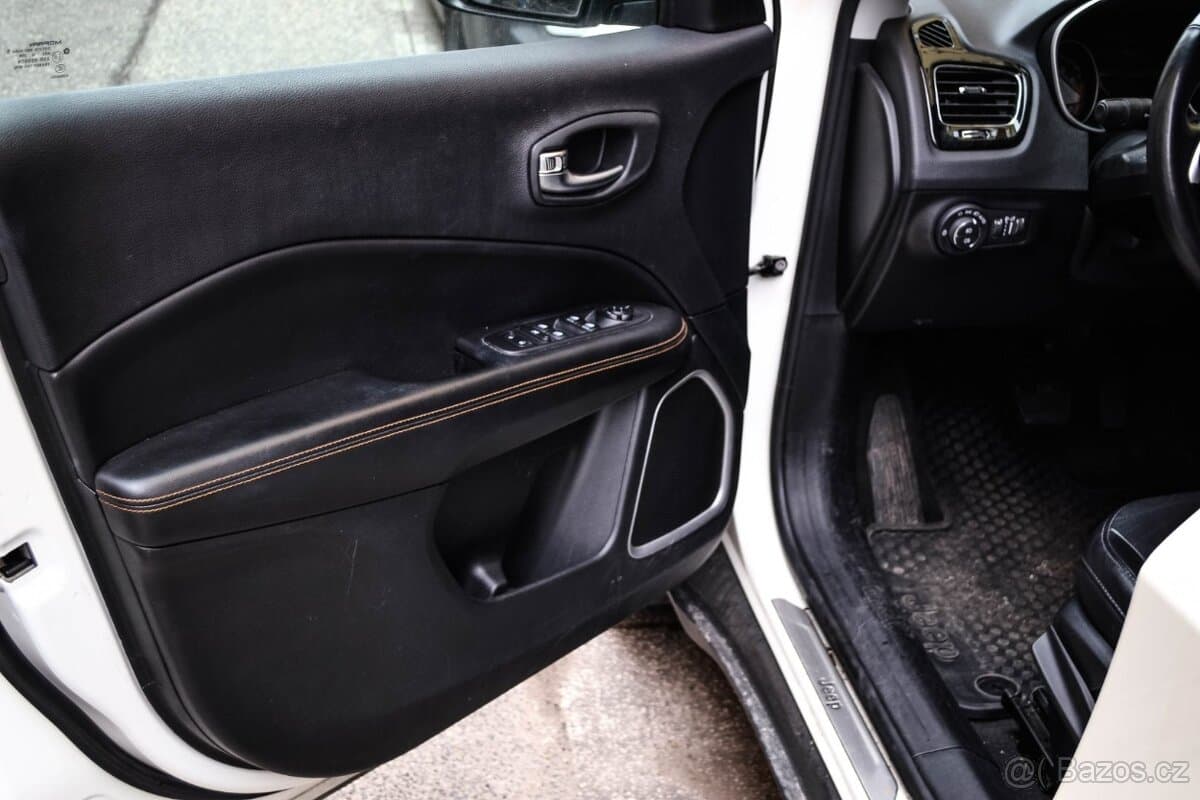 2019 Jeep COMPASS - 4