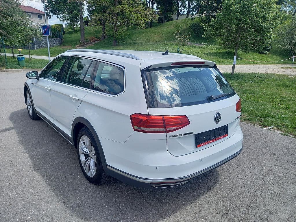 2016 Volkswagen PASSAT - 4