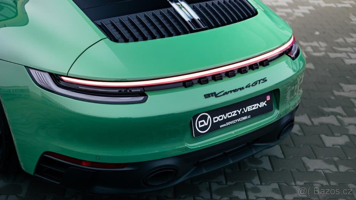2023 Porsche 911 - 4