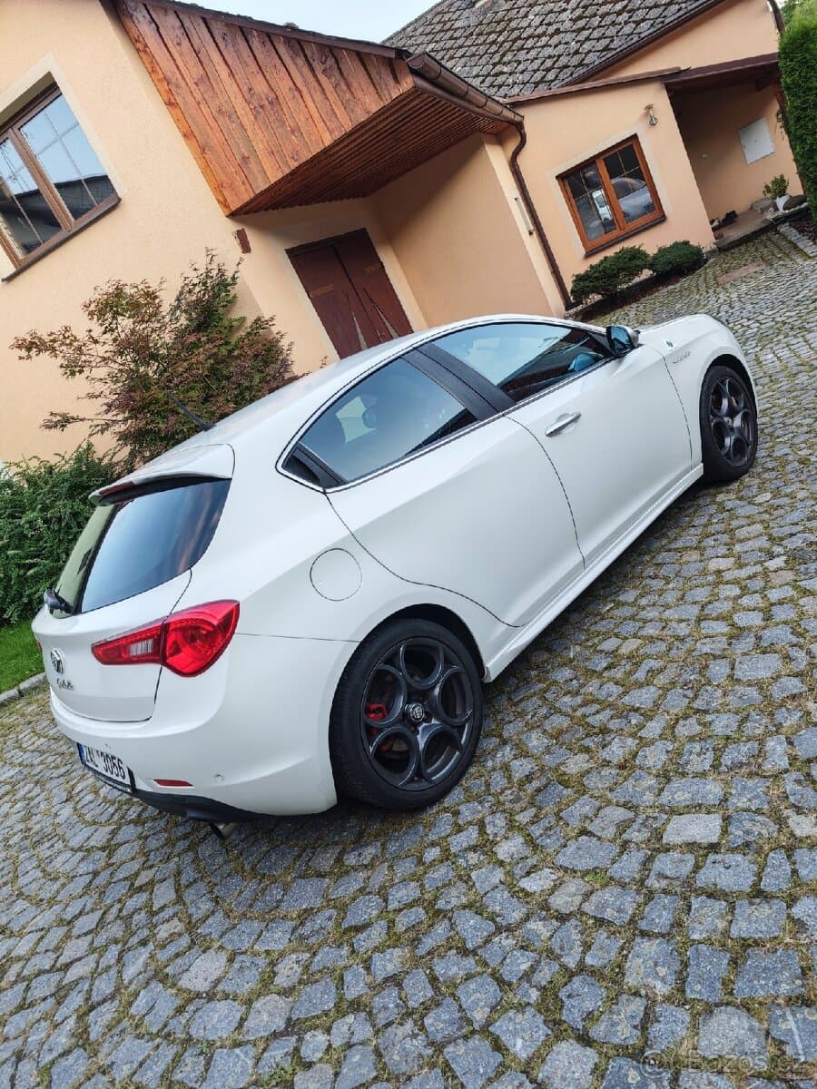2011 Alfa Romeo GIULIETTA - 4