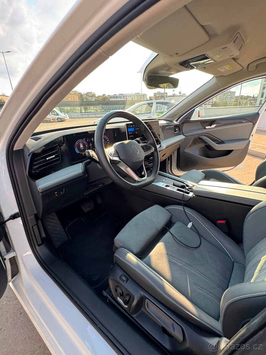 2024 Volkswagen PASSAT - 4