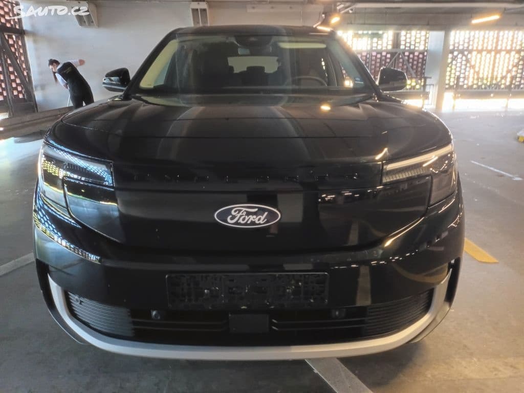 2025 Ford EXPLORER - 4