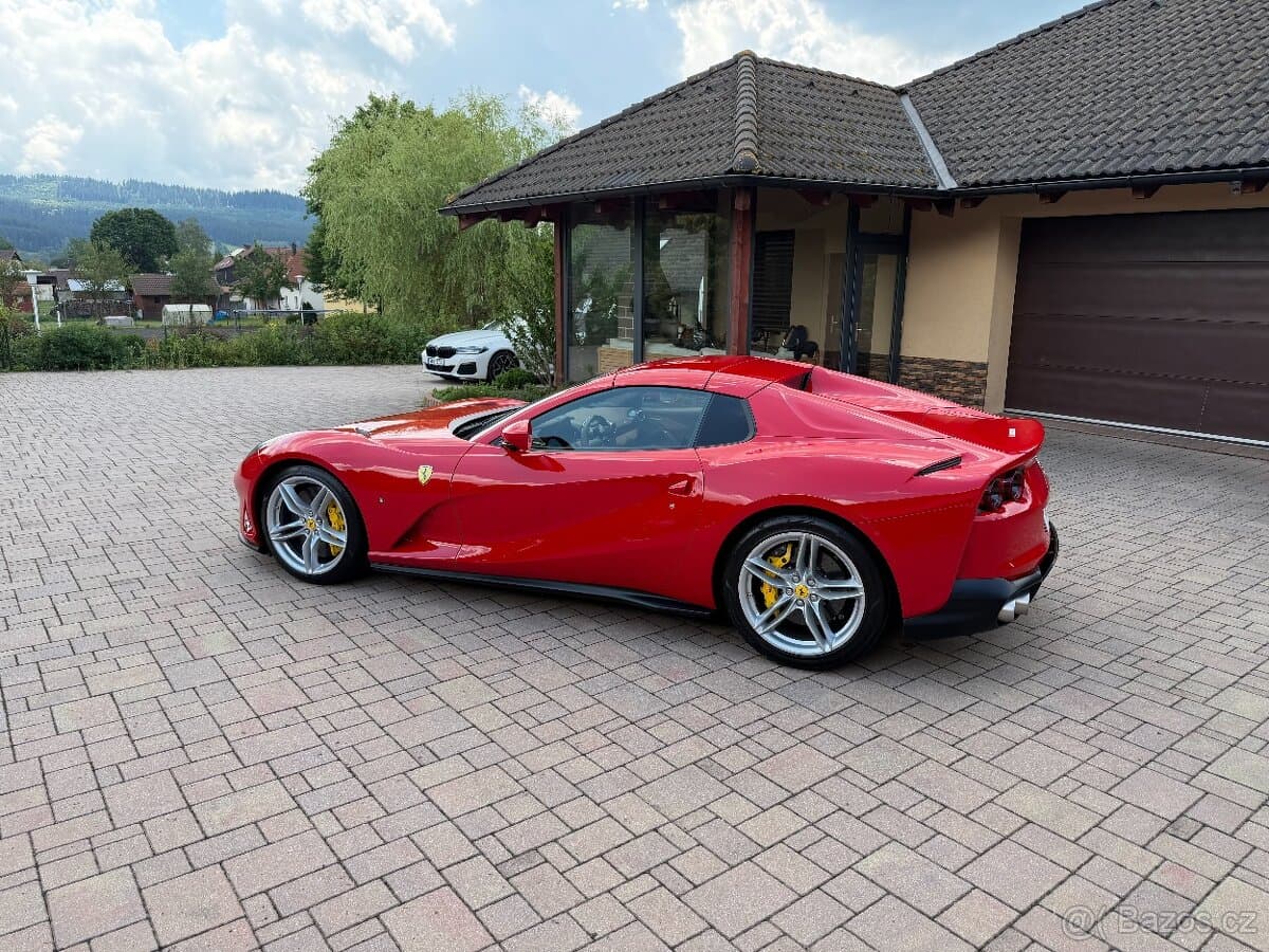 2022 Ferrari 812 - 4
