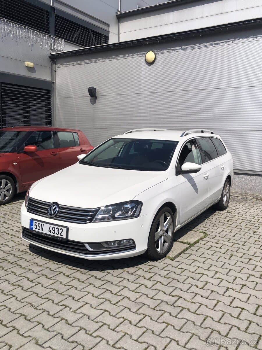 2011 Volkswagen PASSAT - 4