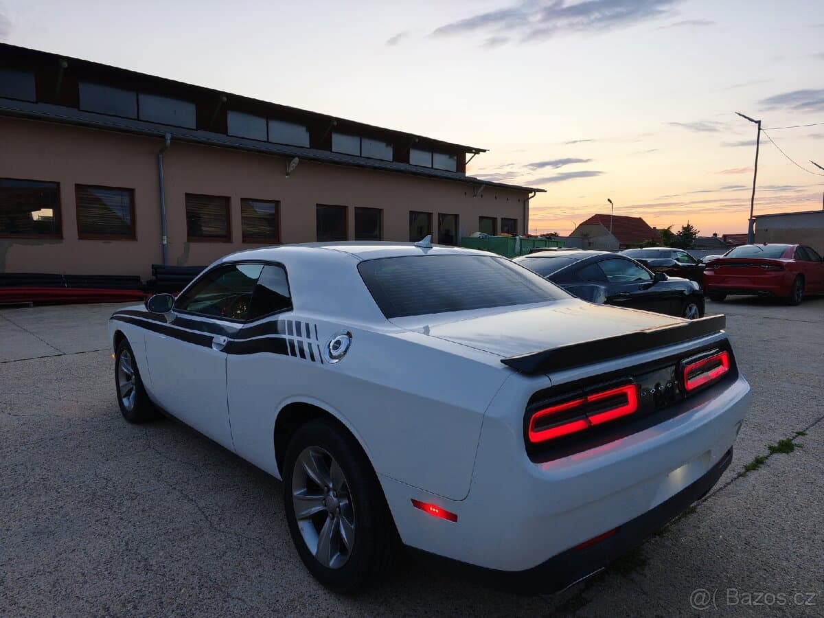2016 Dodge CHALLENGER - 4