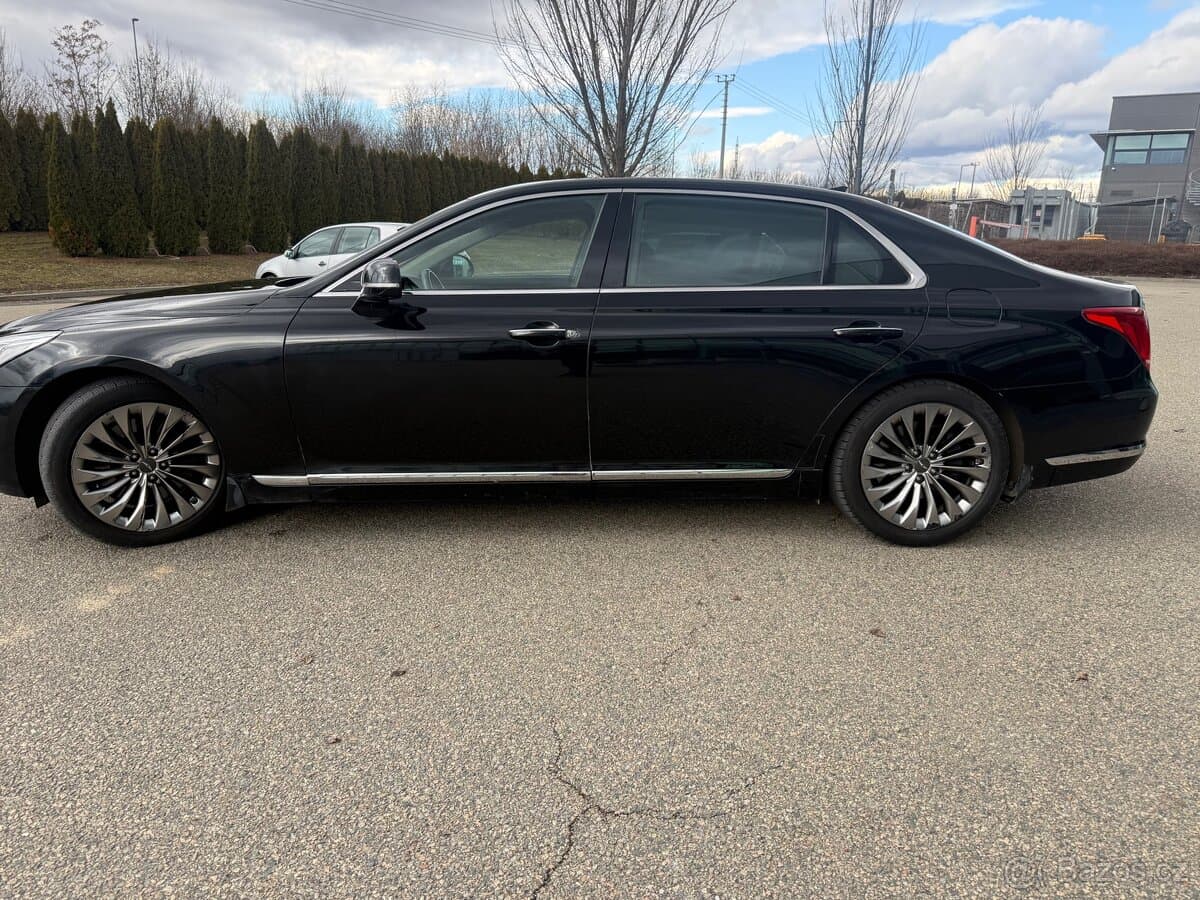 2017 Genesis G90 - 4