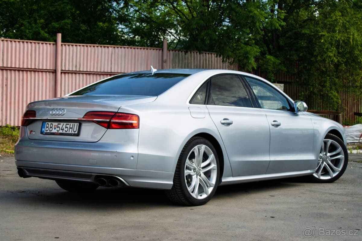 2015 Audi S8 - 4