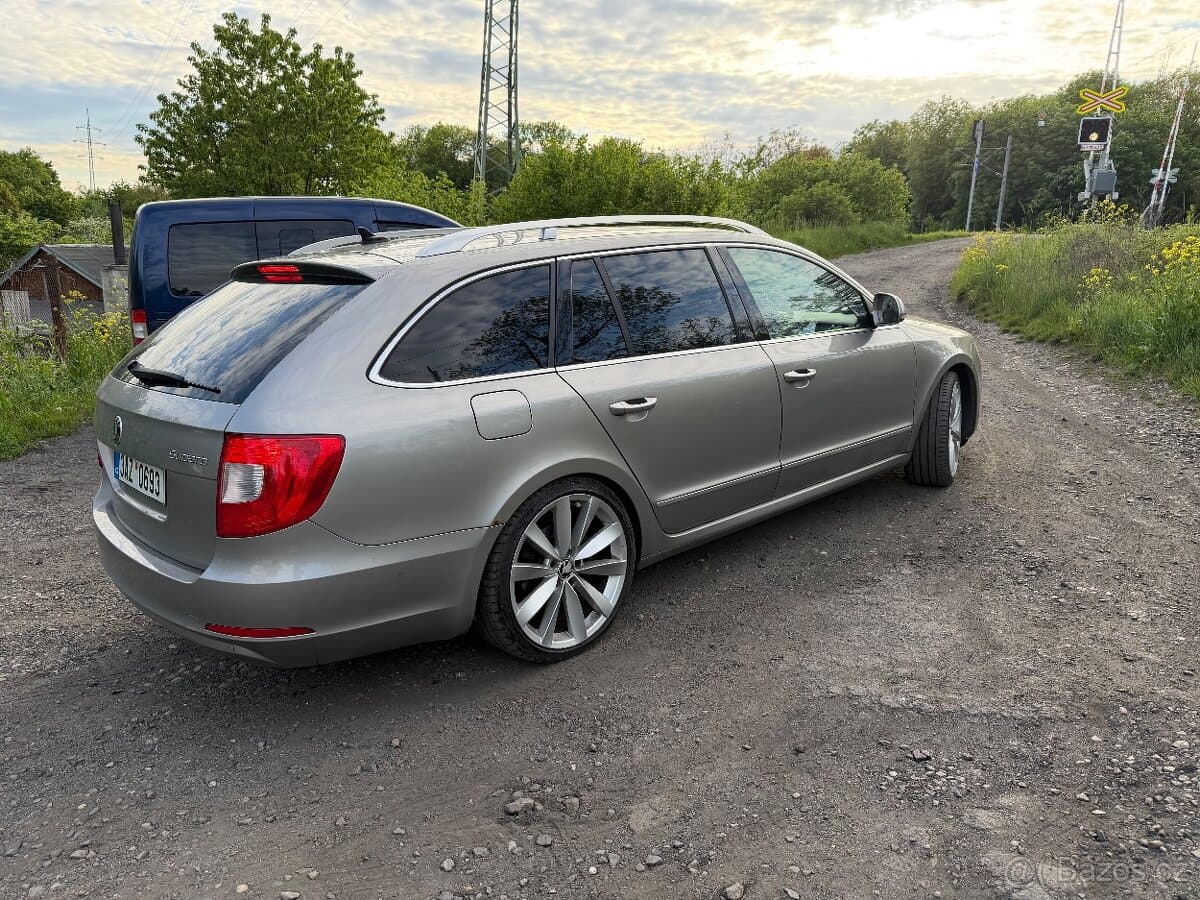 2010 Škoda SUPERB - 4