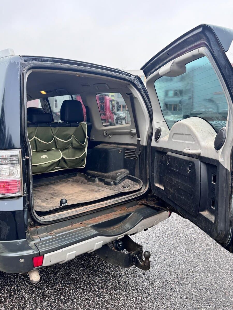 Mitsubishi PAJERO - 4
