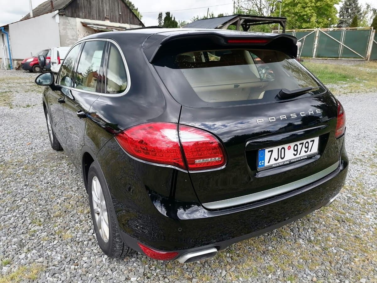 2011 Porsche CAYENNE - 4
