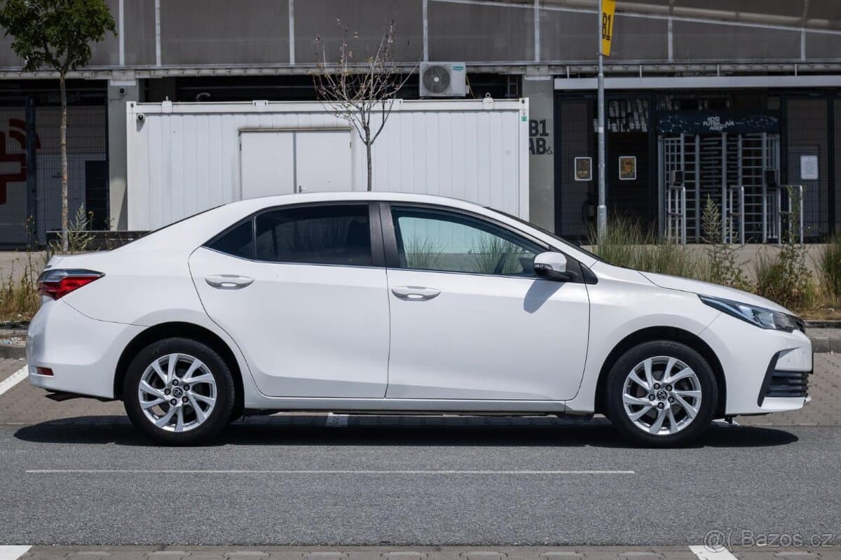 2017 Toyota COROLLA - 4