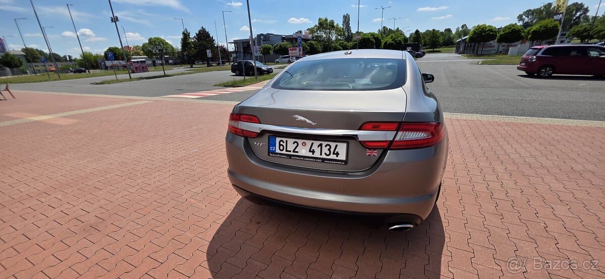 2012 Jaguar XF - 4