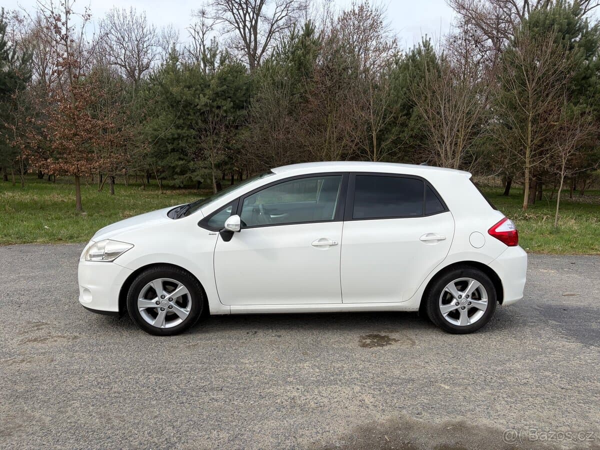 2011 Toyota AURIS - 4
