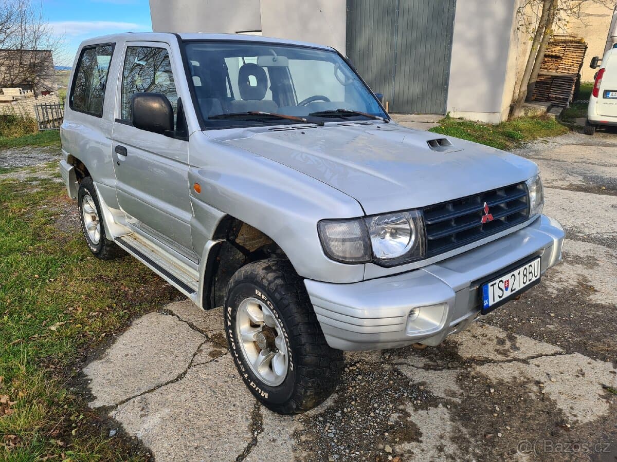 Mitsubishi PAJERO - 4