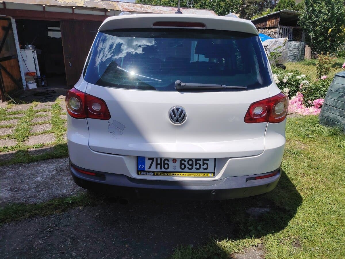 2011 Volkswagen TIGUAN - 4
