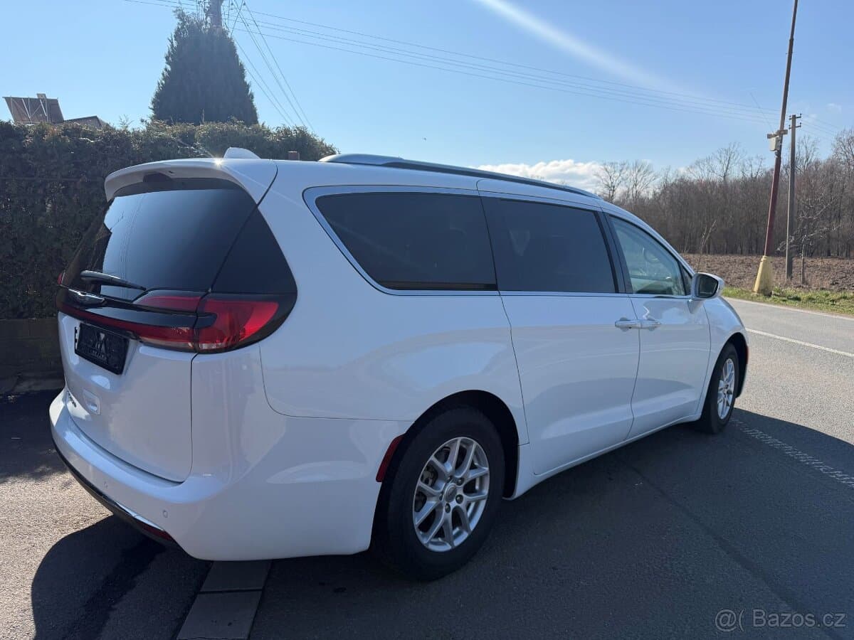 Chrysler PACIFICA - 4