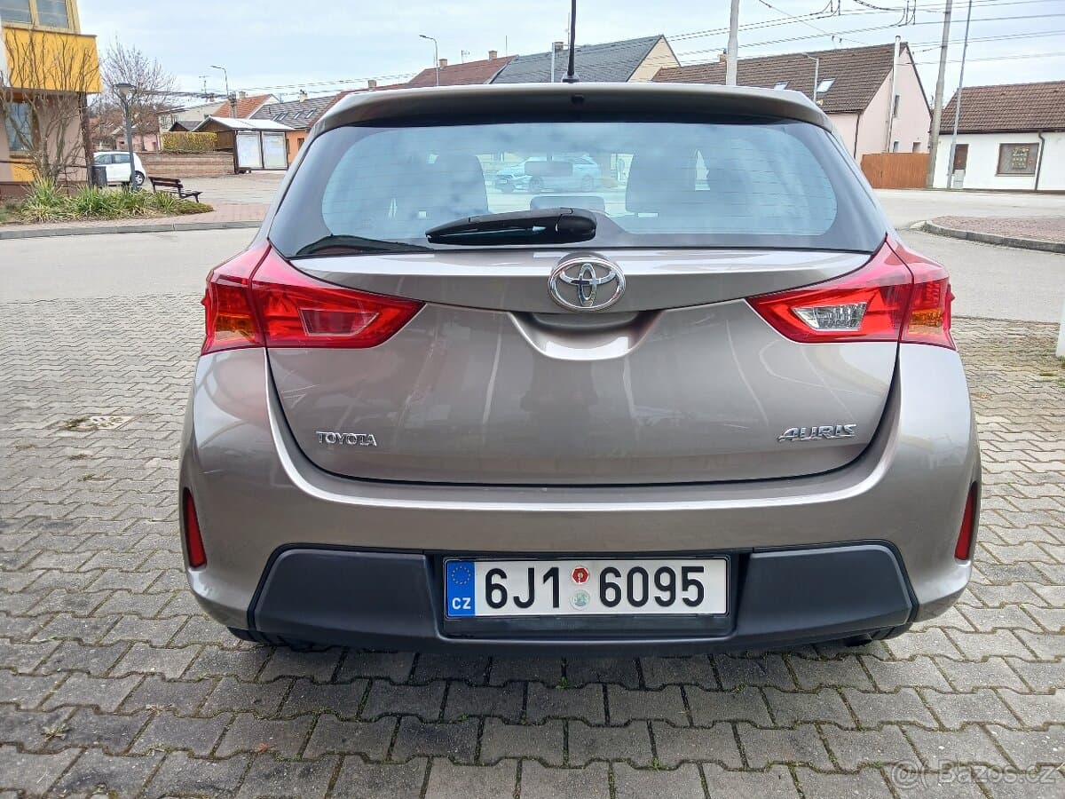 2014 Toyota AURIS - 4